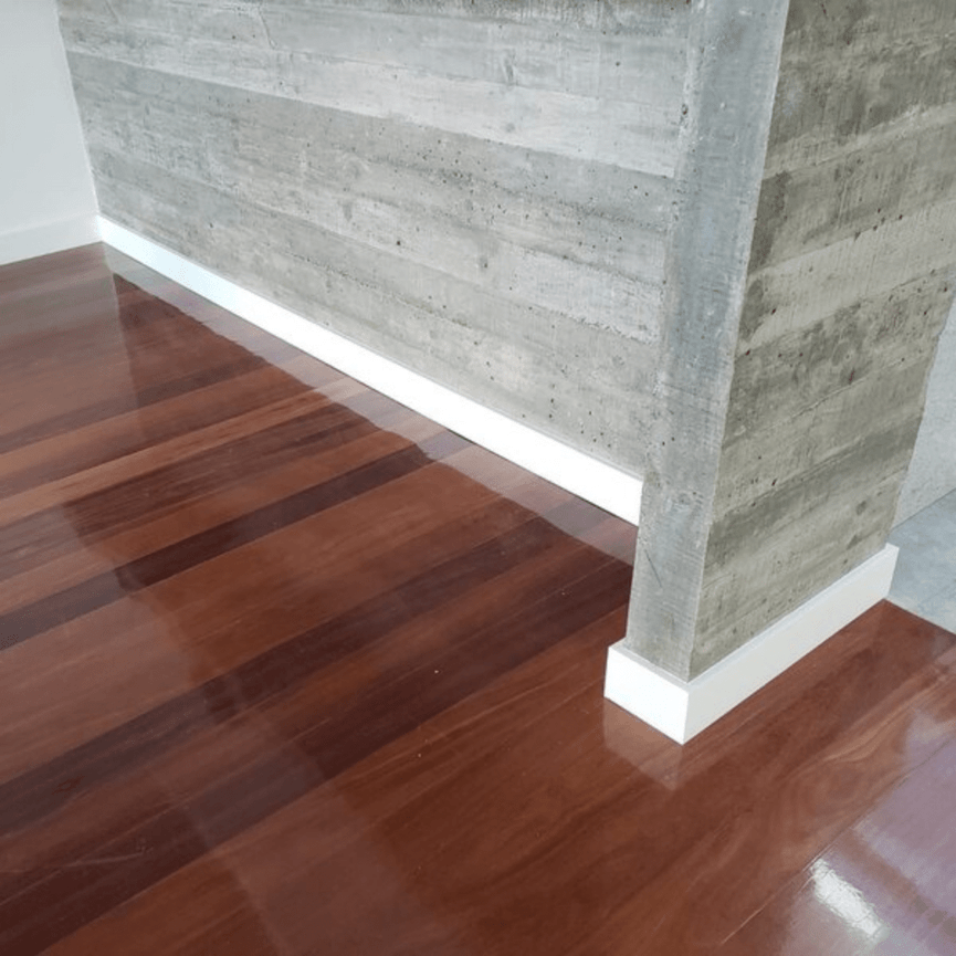 Rodapé Poliestireno 07cm Frisado Branco 51907 Arquitech - RodapeShop