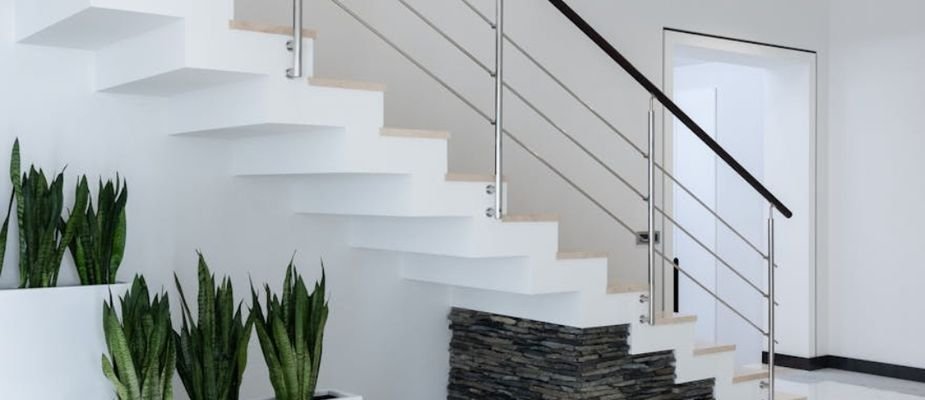 Decoração embaixo da escada: ideias inteligentes para aproveitar cada espaço