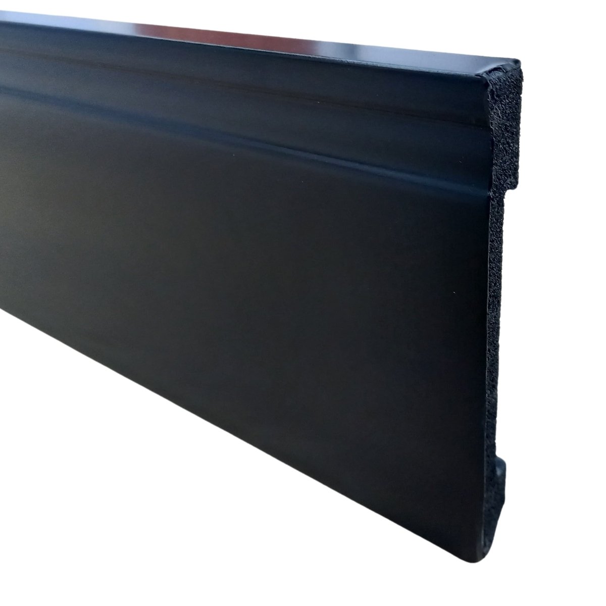 Rodape Poliestireno 15X1,5X240 Preto Frisado - Passa Fio 6750